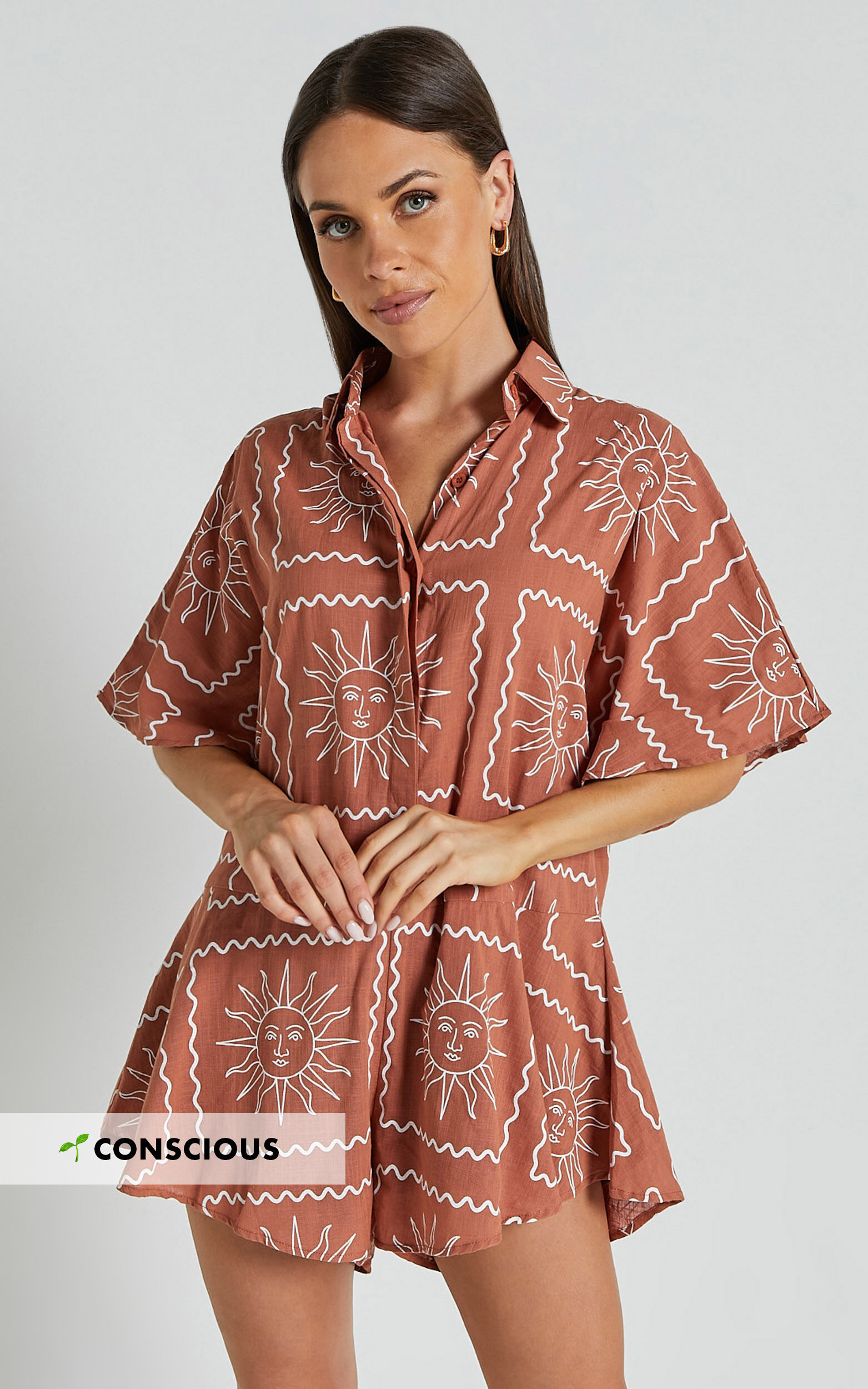 Amarie Playsuit- Short Sleeve Relaxed Linen Button Up Playsuit in Rust Sun Print - 06, BRN1