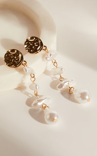 Narrie Earrings - Pearl Drop Earrings in Gold