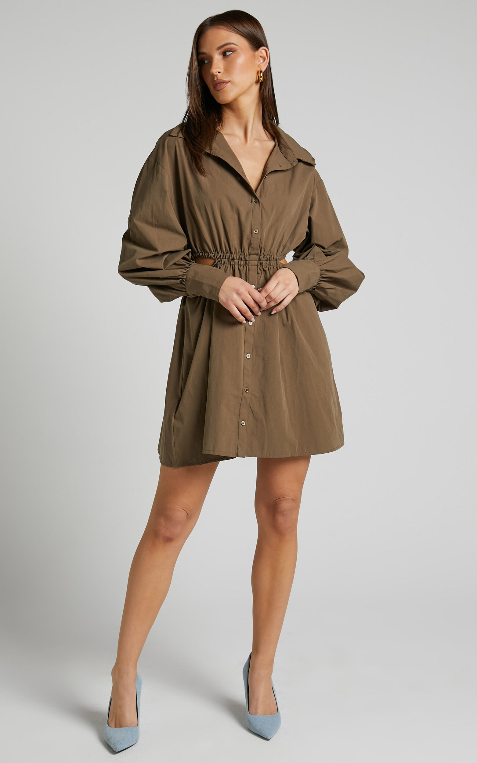 Jiah Dress - Side Cut Out Mini Shirt Dress in Khaki - 06, GRN1
