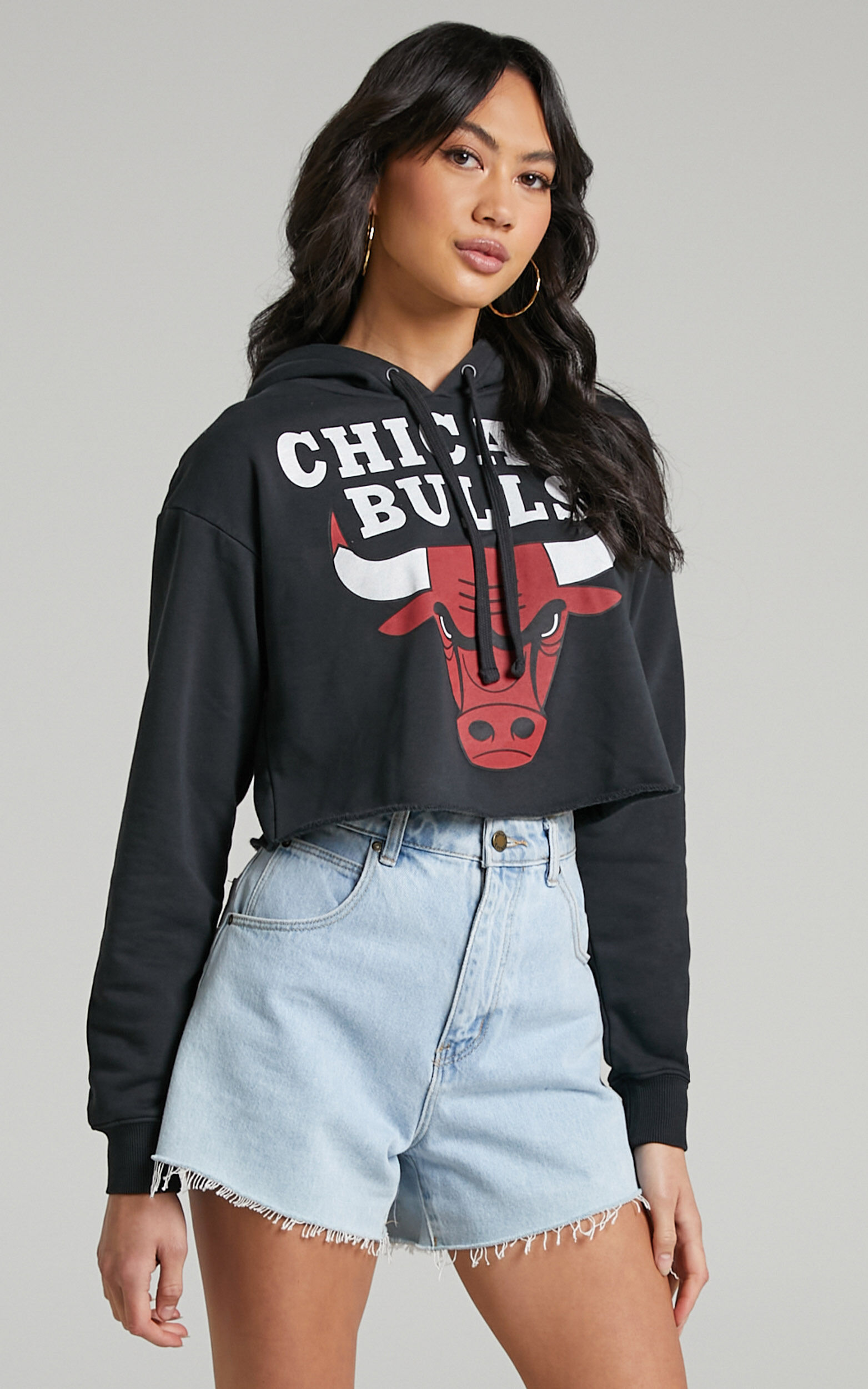 Mitchell & Ness - Chicago Bulls Wordmark Cropped Hoodie in