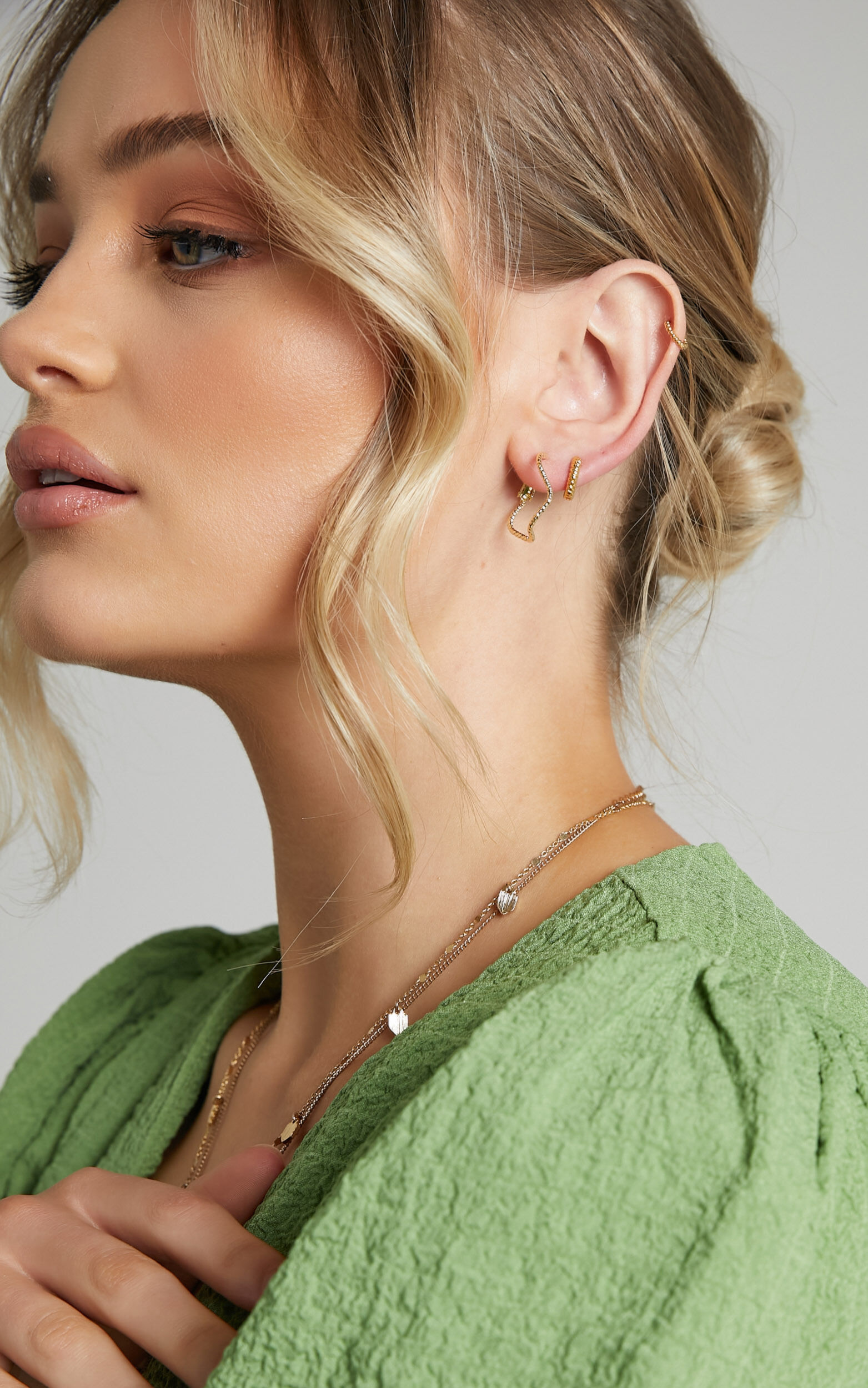Reliquia fine store swirl earrings
