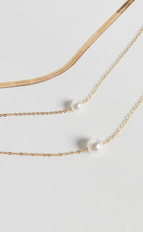 Wilma Necklace - 3 Layered Chain & Pearl Pendant Necklace in Gold