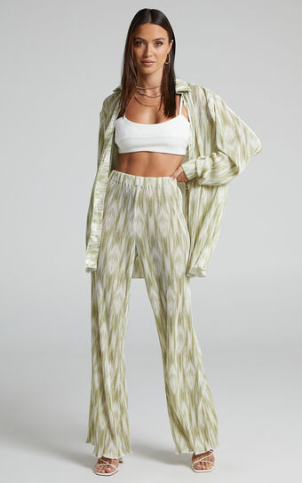 Marfy - Mid Rise Abstract Print Flared Plisse Pant in Green Marble