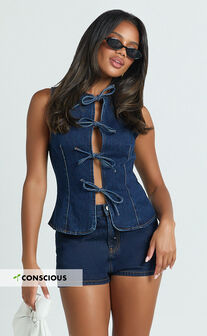 Benny Shorts - Mid Rise Mini Denim Shorts in Indigo Wash