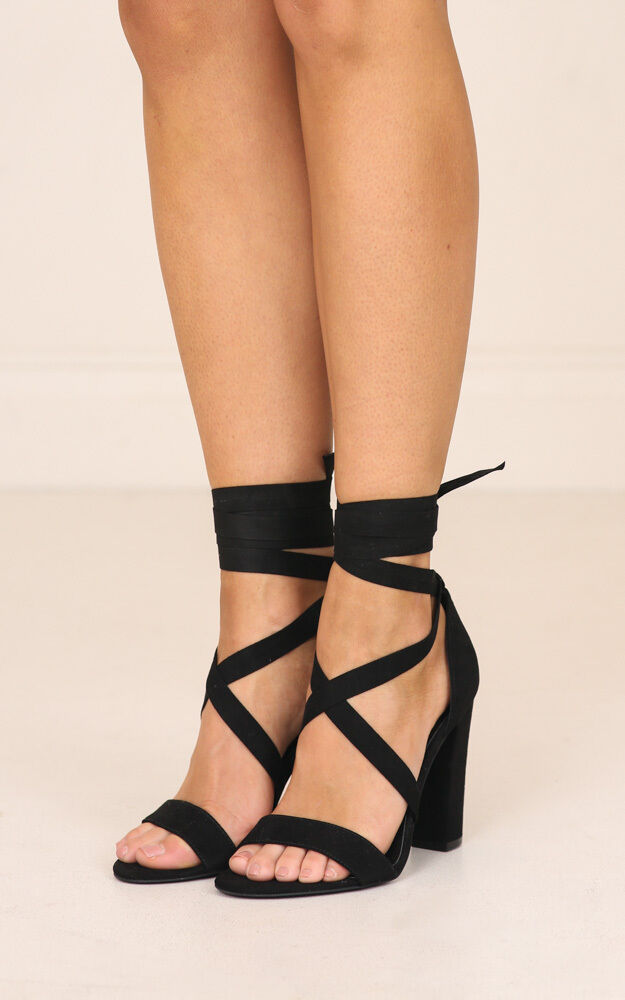 Lipstik Gael Heels In Black Micro