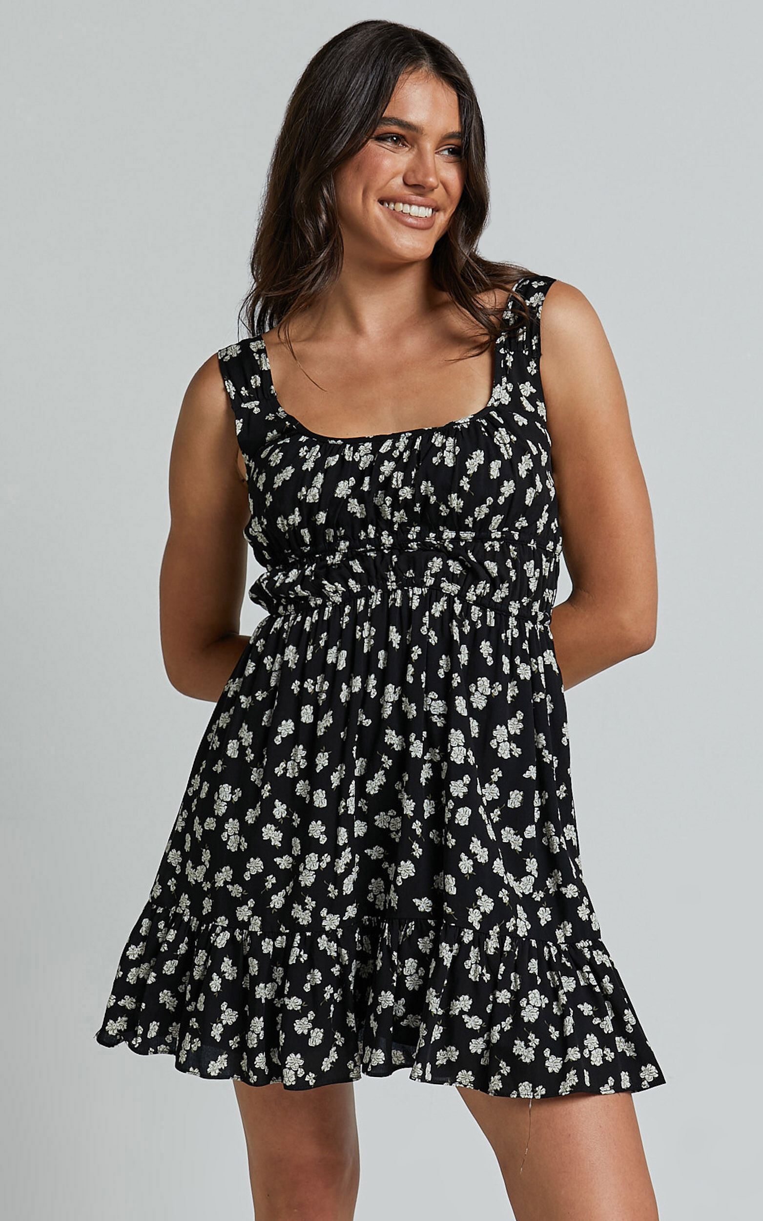 Gieanny Mini Dress - Scoop Neck Sleeveless Ruched Strap Ruffle Hem Dress in Black Floral - 06, BLK1