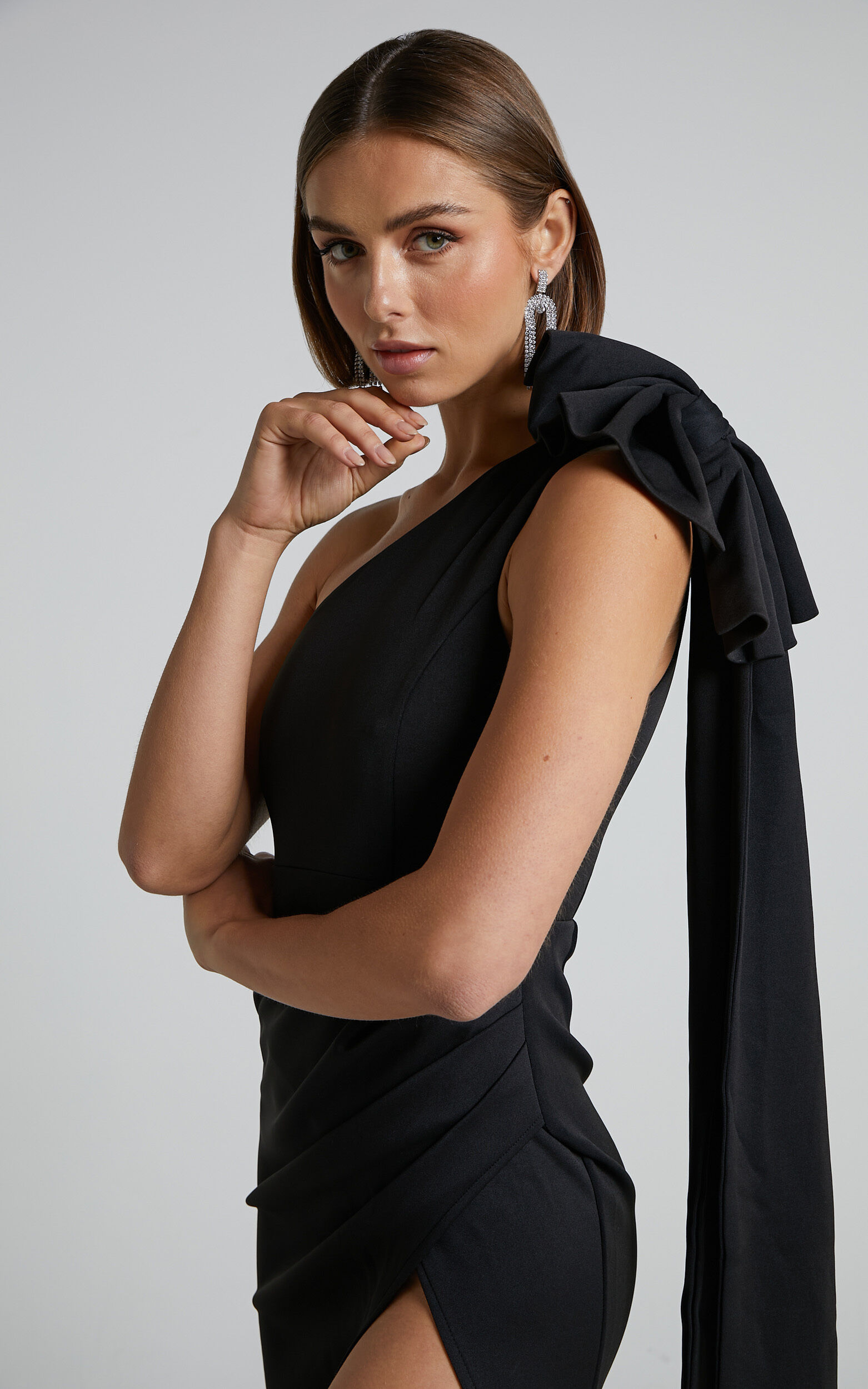 Black dress with bow on shoulder sales