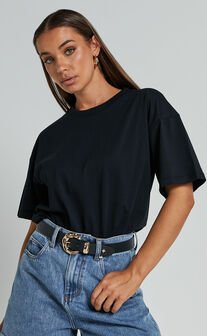 Prizza Top - Longlinge Boyfriend Tee Top in Black