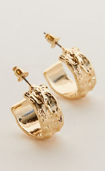 Suki Textured Hoop Earrings in Gold