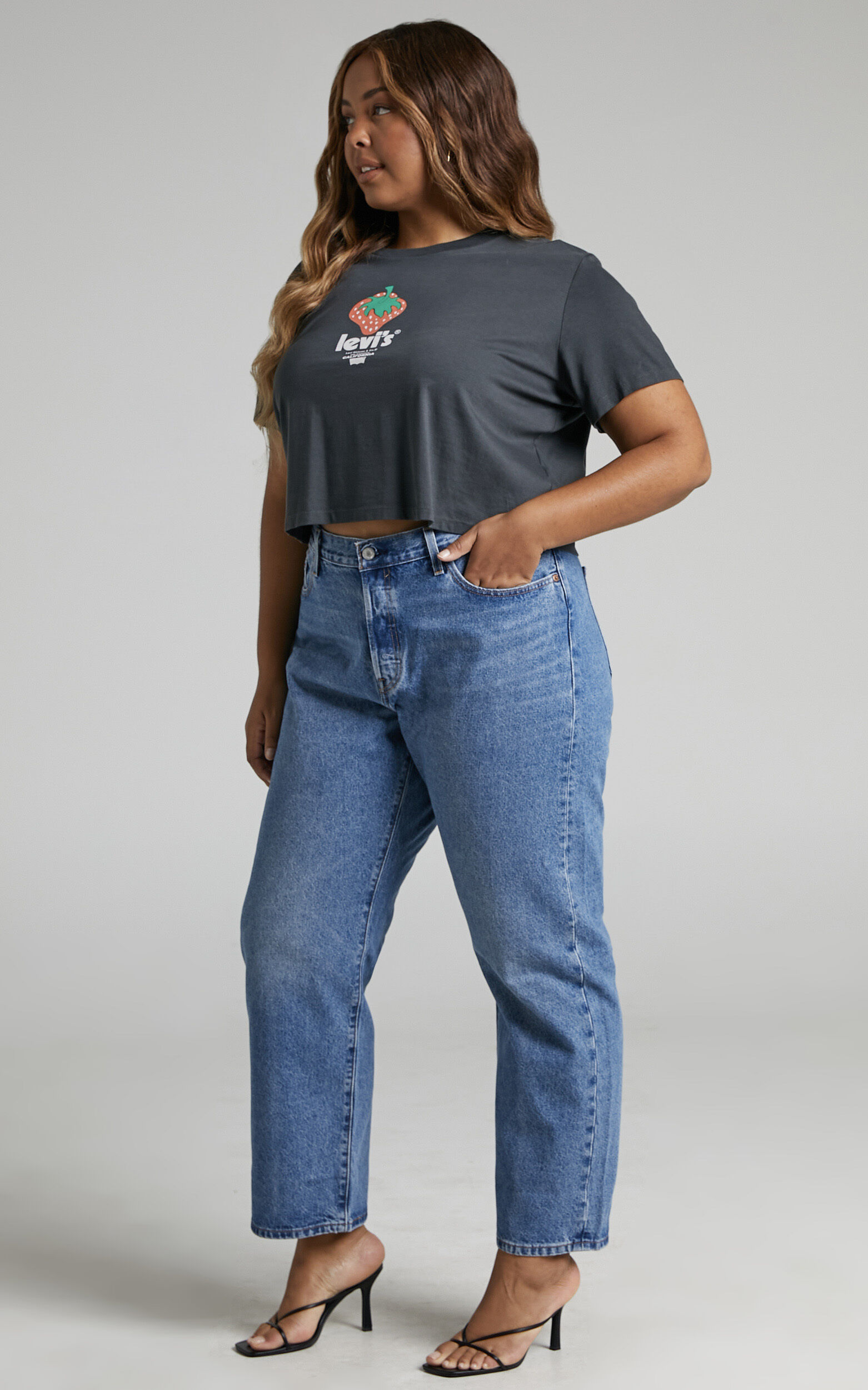【LOULOUSEOUL】Strawberry Picnic Crop T-Shirt (Gray) LOULOUSEOUL Strawberry Picnic Crop T-Shirt - Gray