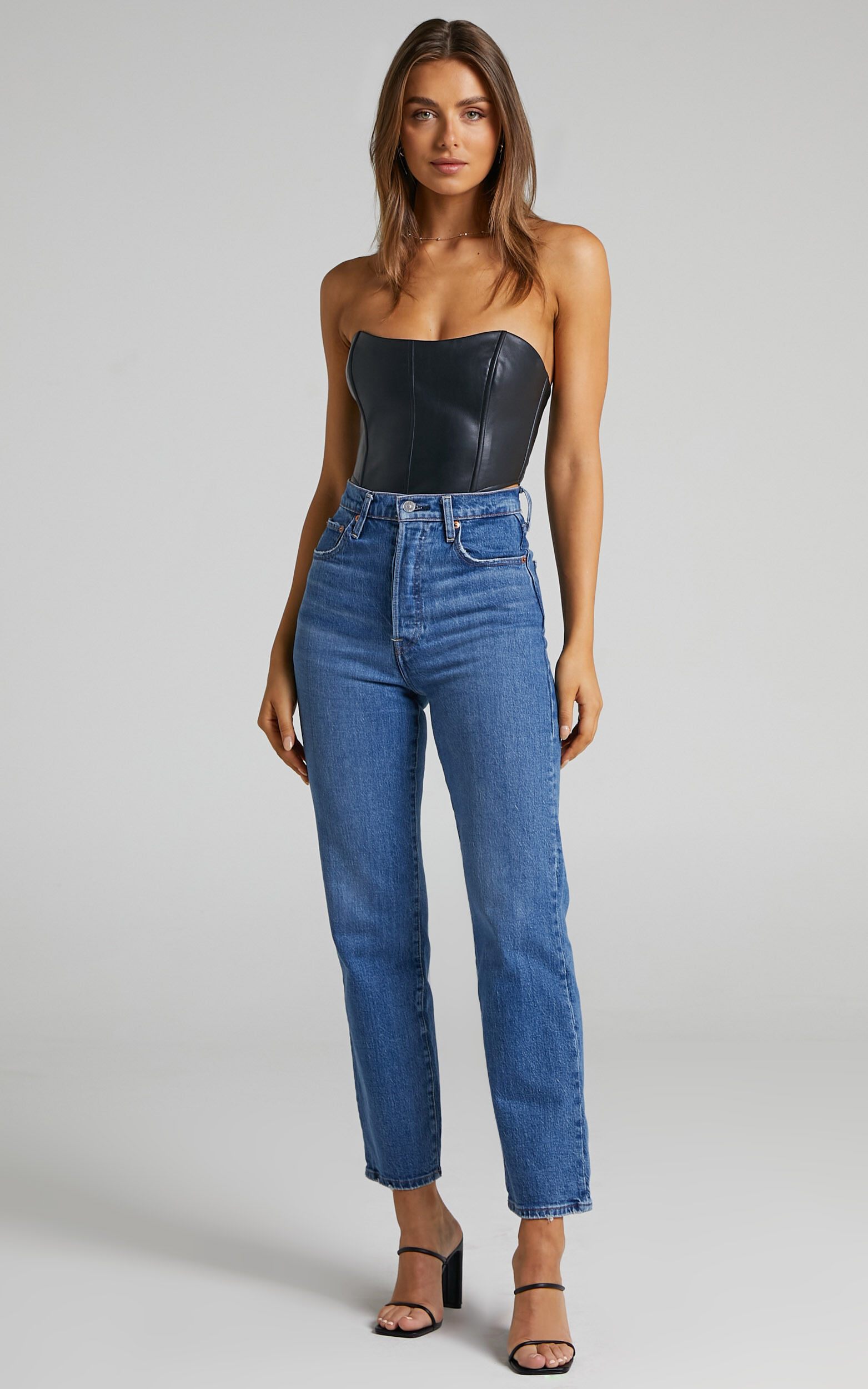 These Levi's Ribcage Straight Ankle Jeans Are About To Become Your