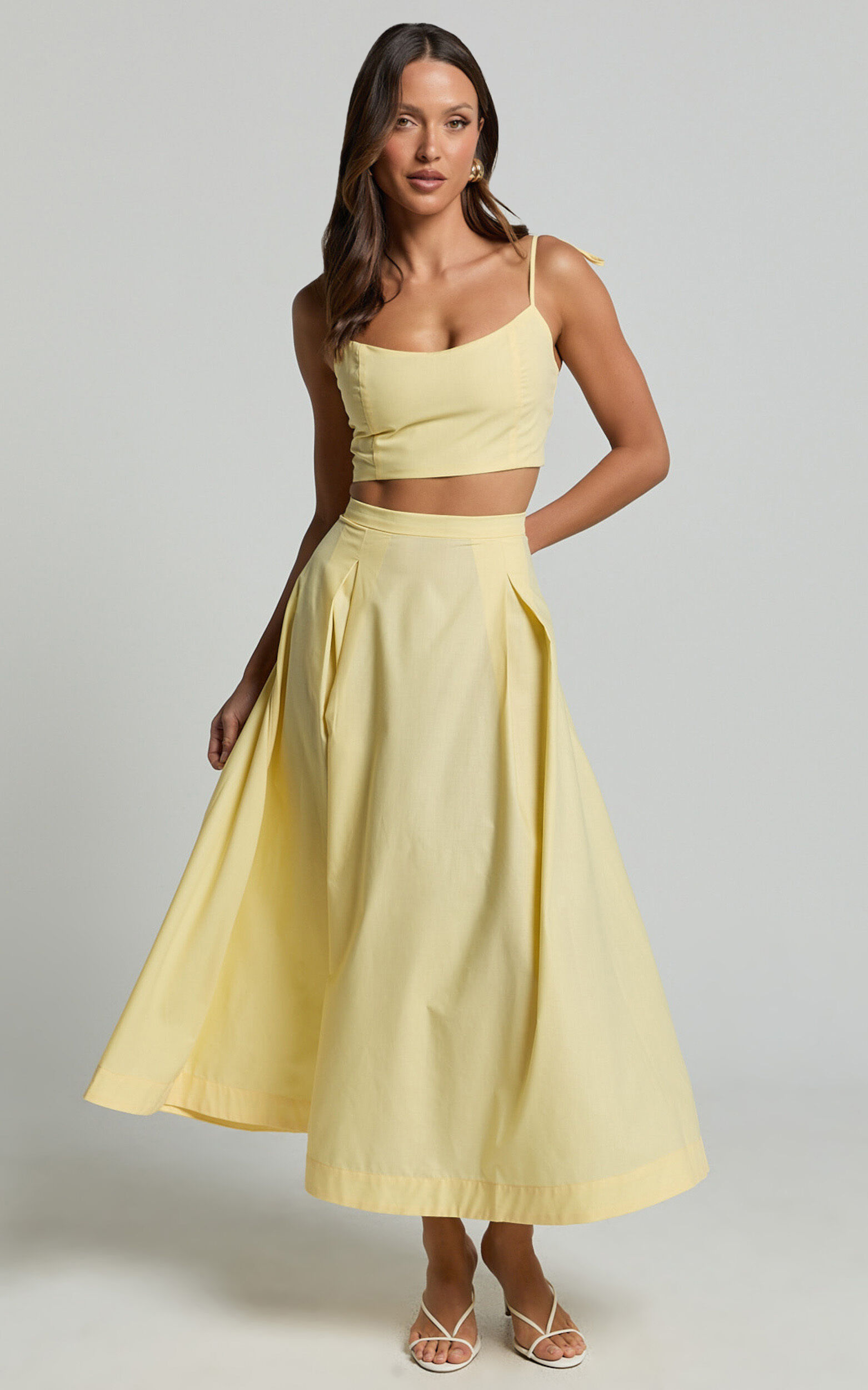 A yellow skirt online