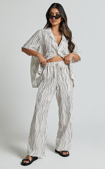 Brunita Pants - Mid Waisted Relaxed Elastic Waist Pants in Ripple Print