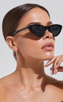 Kurthy Cat Eye Sunglasses in Black