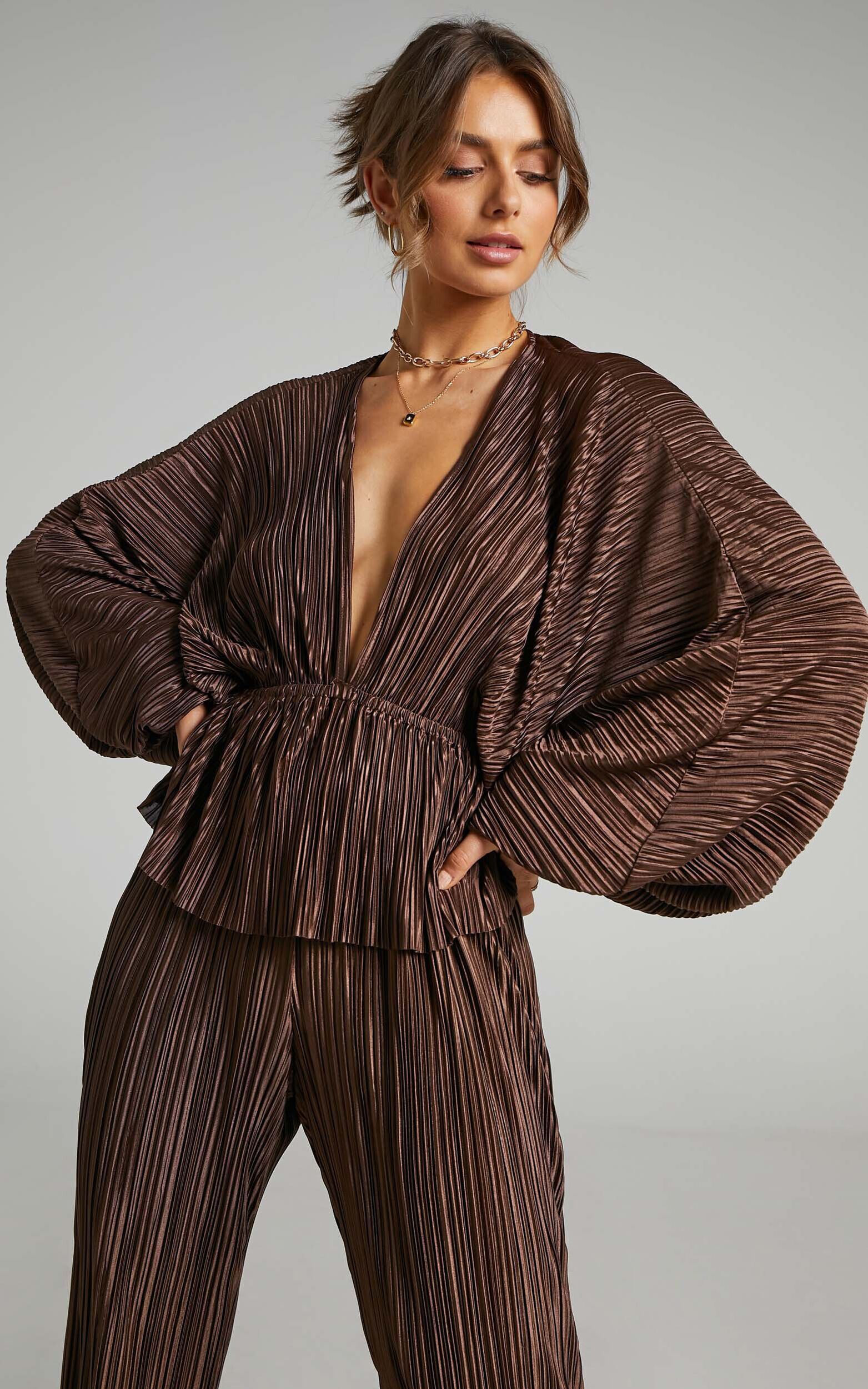 Wiluna Top - Balloon Sleeve Plisse Top in Chocolate - 04, BRN1
