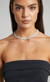 Guenloie Diamante Choker Necklace in Silver