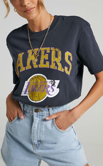 Mitchell & Ness - Locker Room Logo Tee Lakers in Faded Black