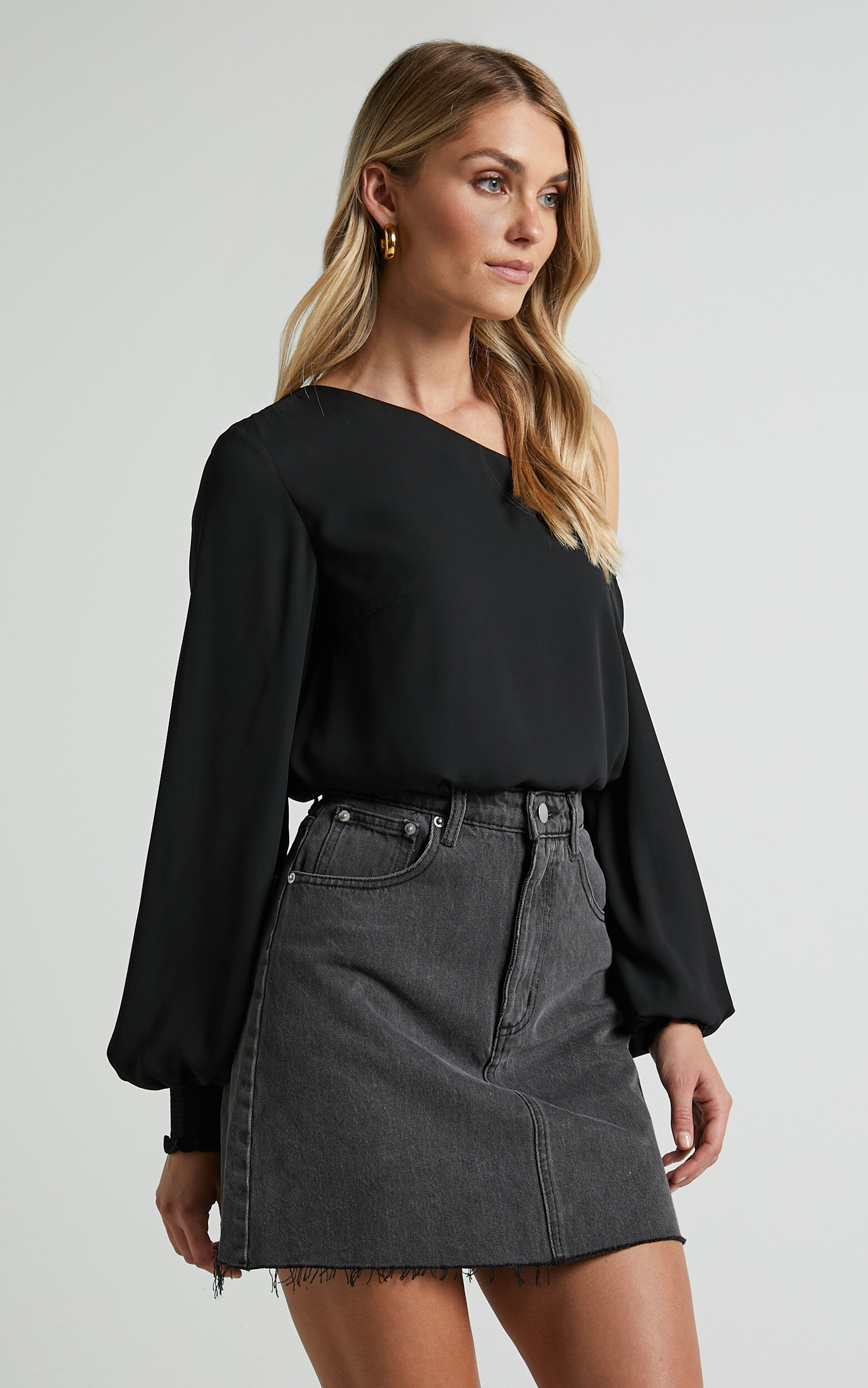 Black off the shoulder v neck top sales