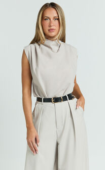 Arianae Top - High Neck Top in Sand