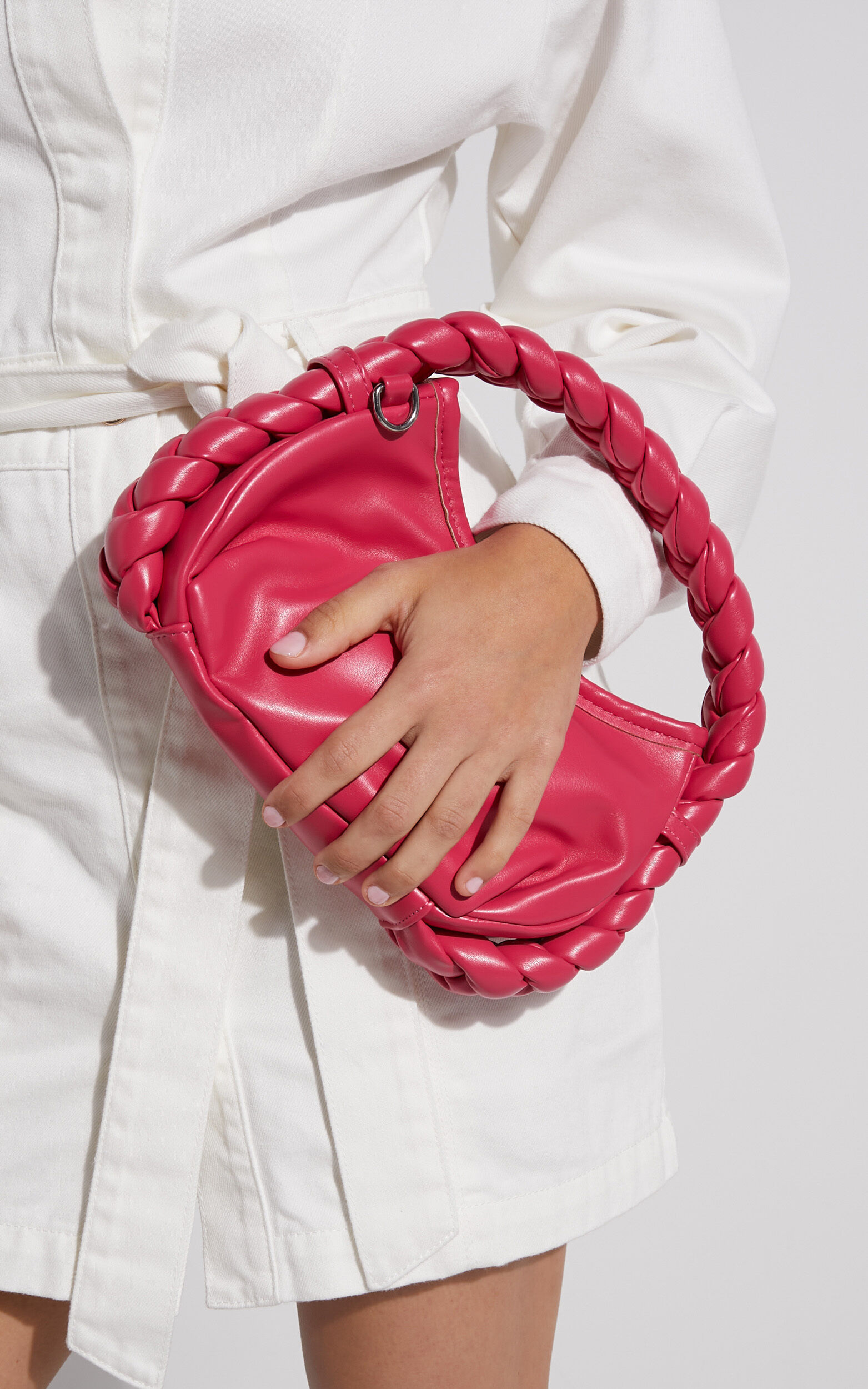 Clutch bag deals with handle