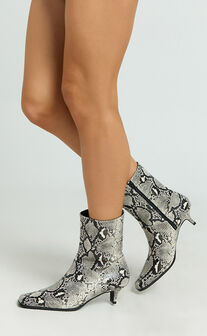 Therapy - Shade Boots in Black/White Snake