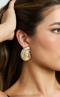 Mira Shell Earrings in Gold