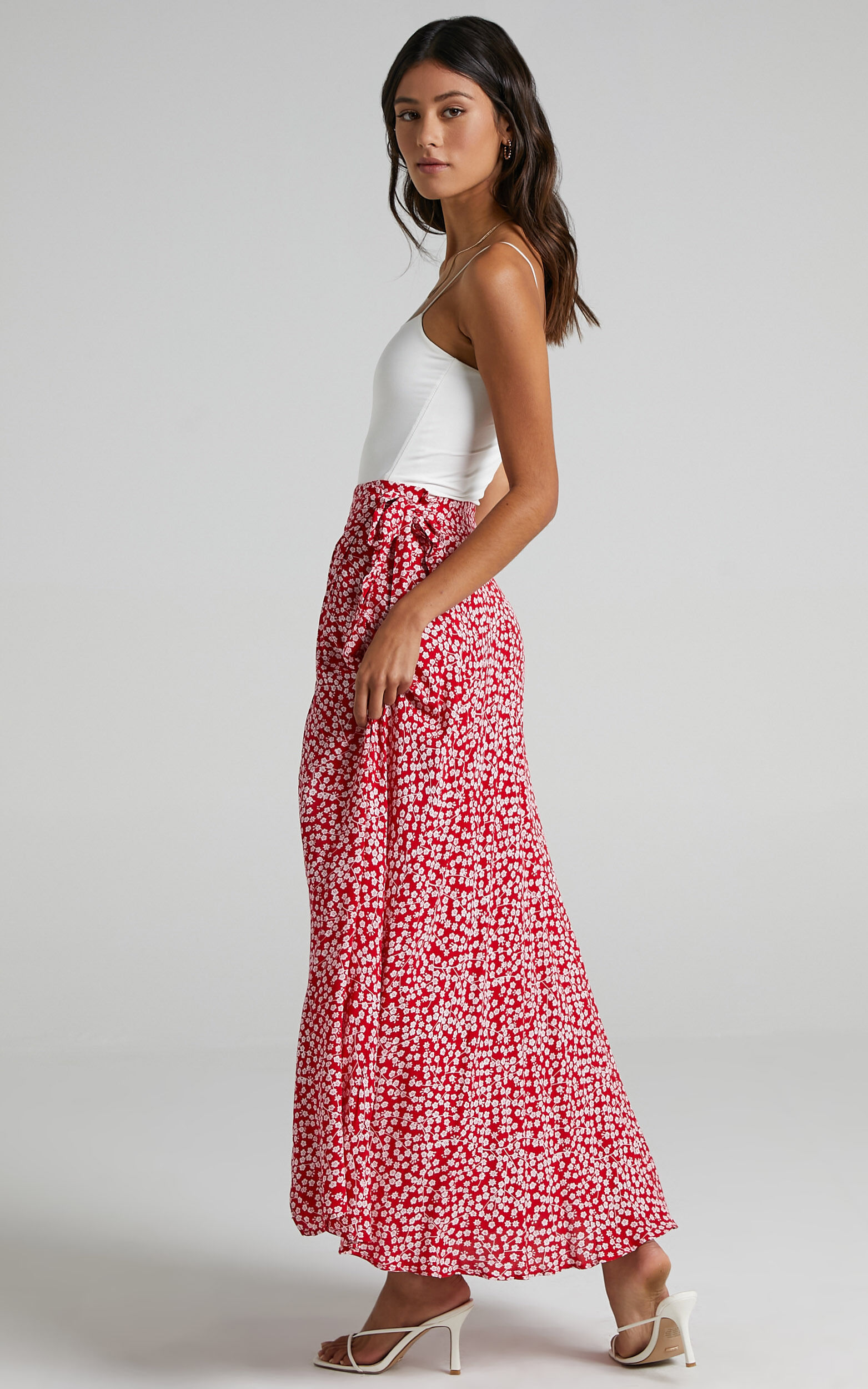 Red floral skirt outfit store