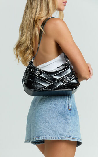 Therese Bag - Hardware Buckle Detail Shoulder Bag in Black
