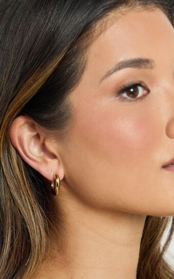 Valencia Earrings - Pearl Earring Set in Gold