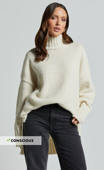 Josie Jumper - Oversized Turtle Neck Recycled Knitted Jumper in Cream