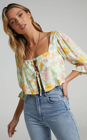 Kravia top in Linear Floral