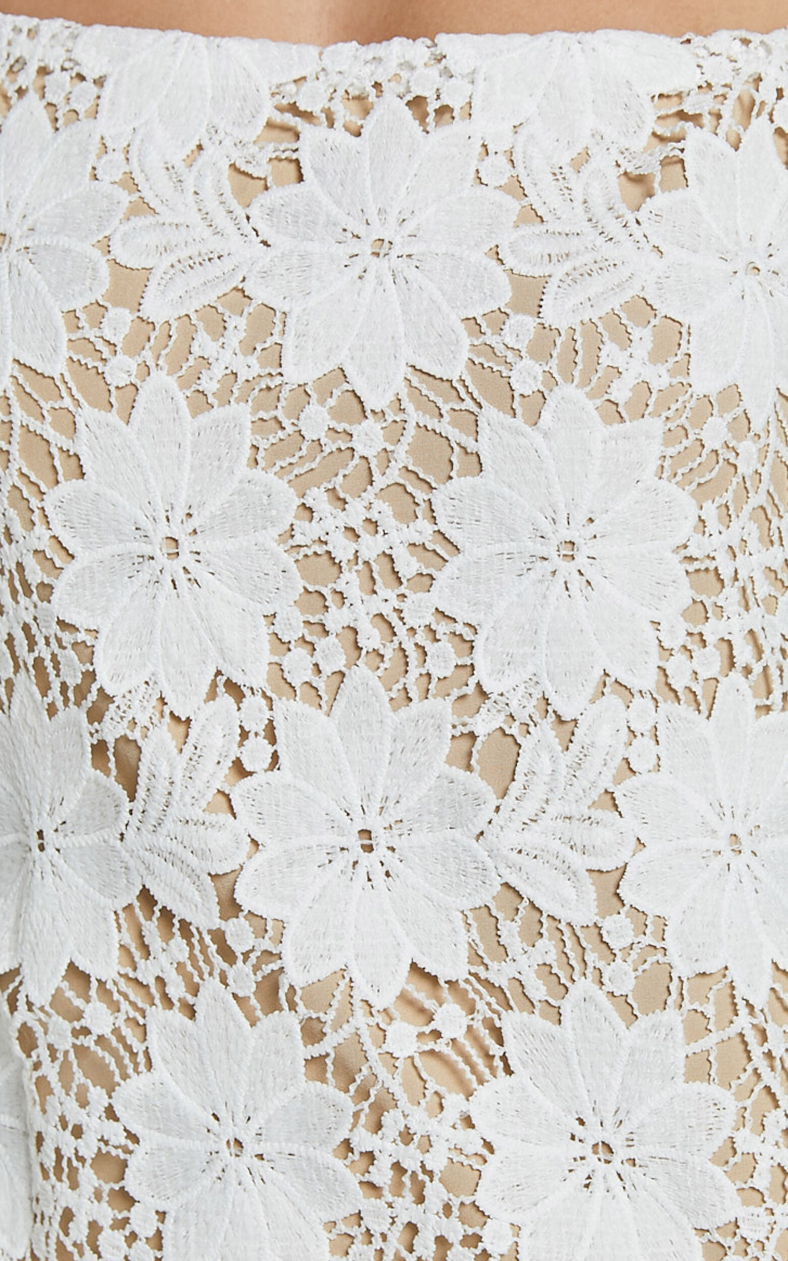 White Lace Floral Pattern Flared Skirt Mini Dress