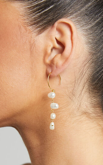 Kohaku Pearl Drop Hook Earrings in Gold