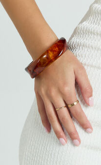 Ebby Resin Bangle in Brown