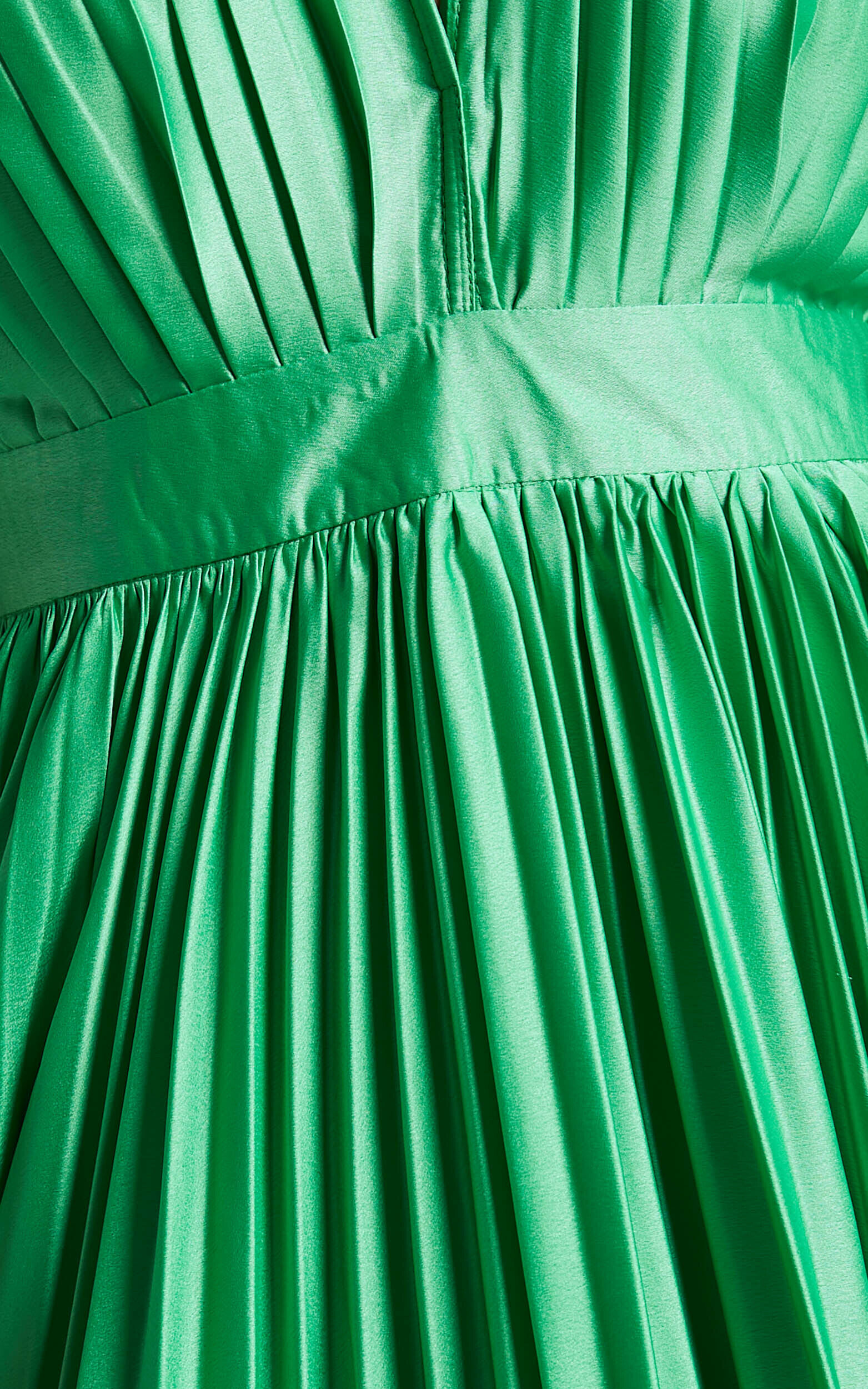 Green silk pleated discount dress