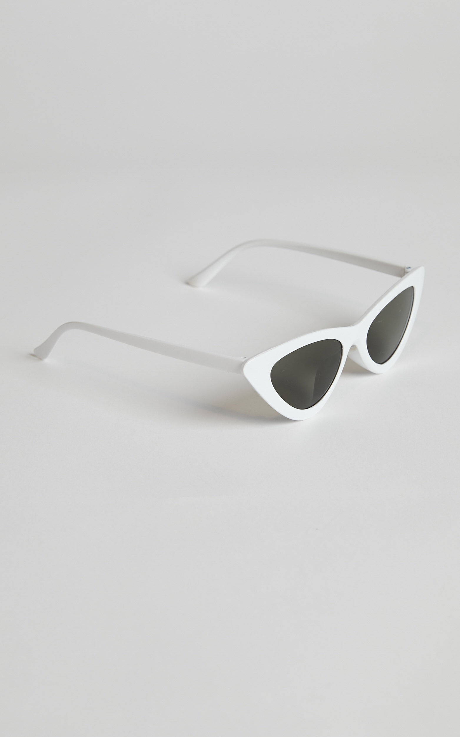Cat eye glasses white online