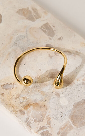 Brody Braclet - Teardrop Open Ended Bracelet in Gold