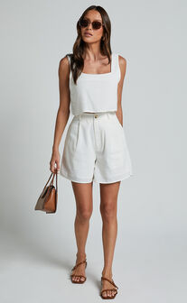 Larissa Shorts - Linen Look High Waisted Tailored Pleat Front Back Pocket Shorts in Off White