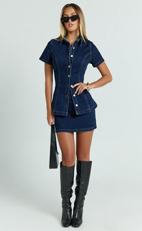 Paige Top - Button Down Short Sleeve Denim Top in Dark Blue Wash