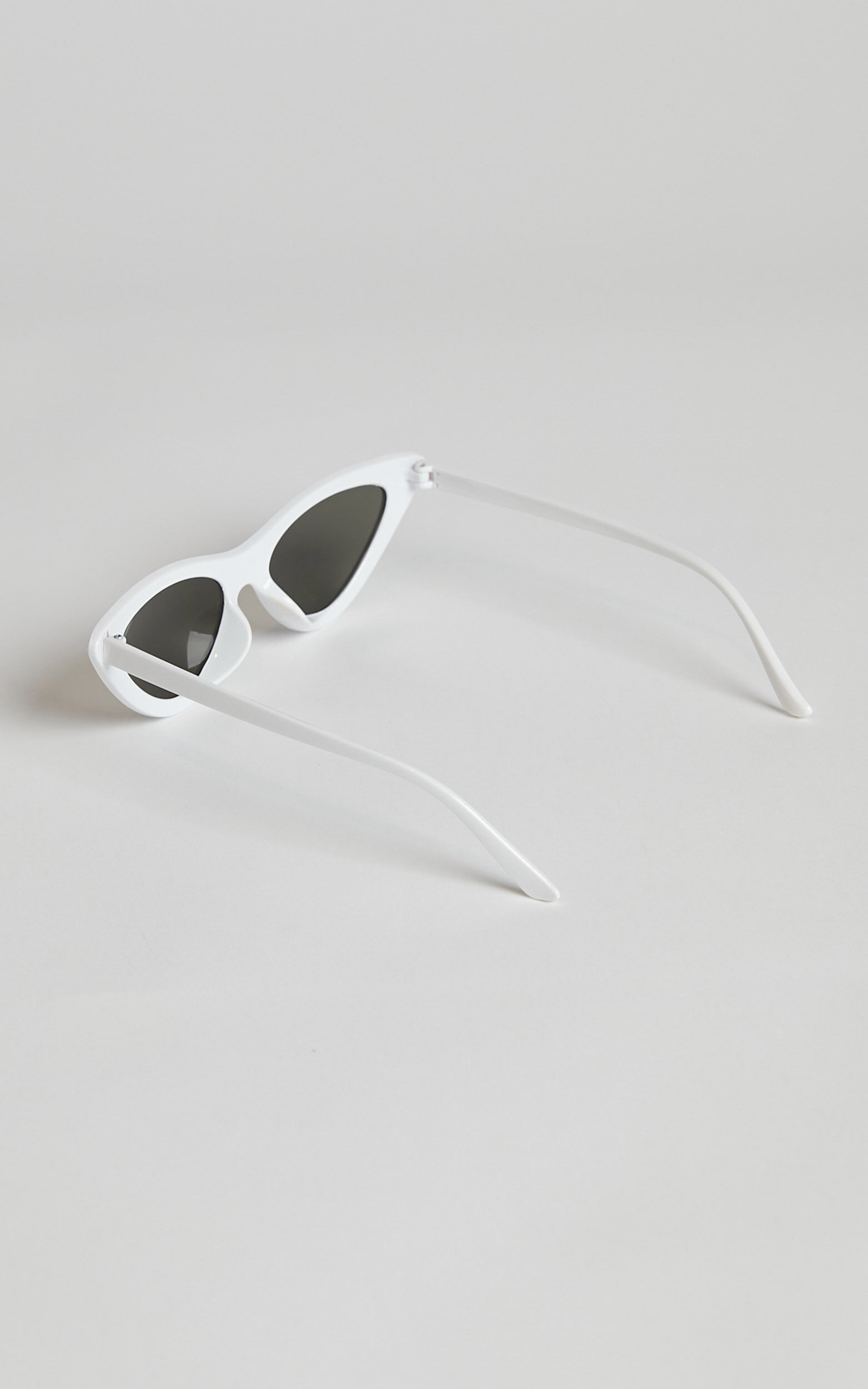 White cat hot sale eye glasses