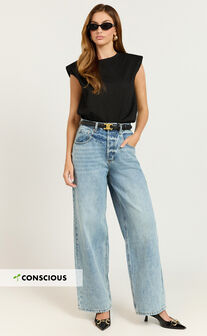 Amalie The Label - Herrera Low Rise Wide Leg Denim Jeans in Mid Blue Wash