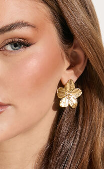 Paola Earrings - Flower Stud Earrings in Gold