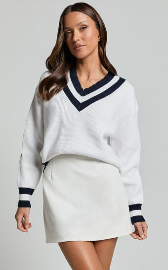 Berri Jumper - Contrast V Neck Knit Jumper in Ivory/Black