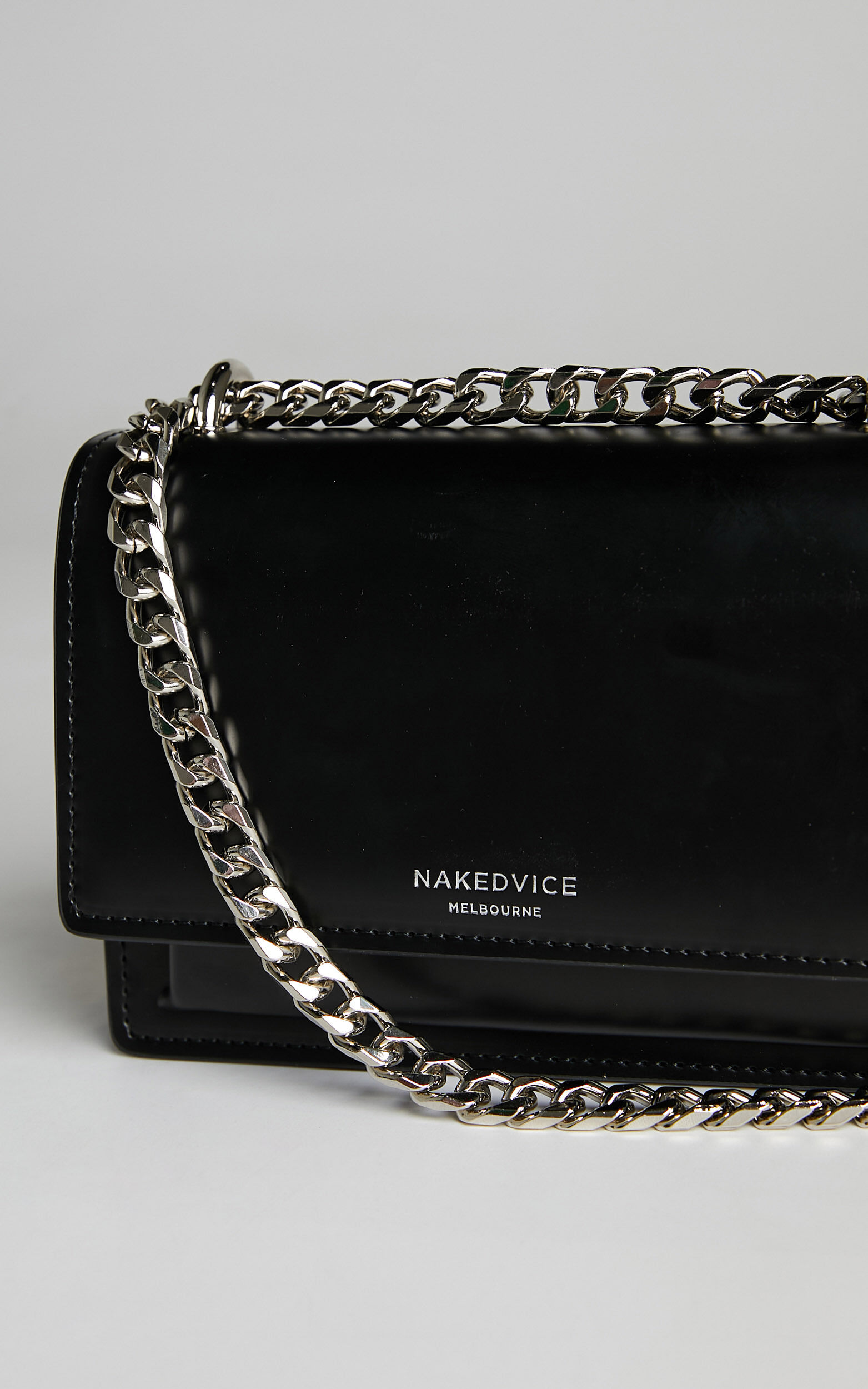Nakedvice regis hot sale