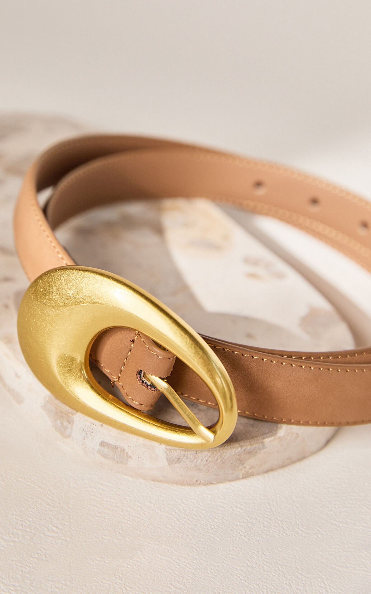Diana Belt - Oval Shape Large Buckle Detail Belt in Tan - NoSize, BRN1