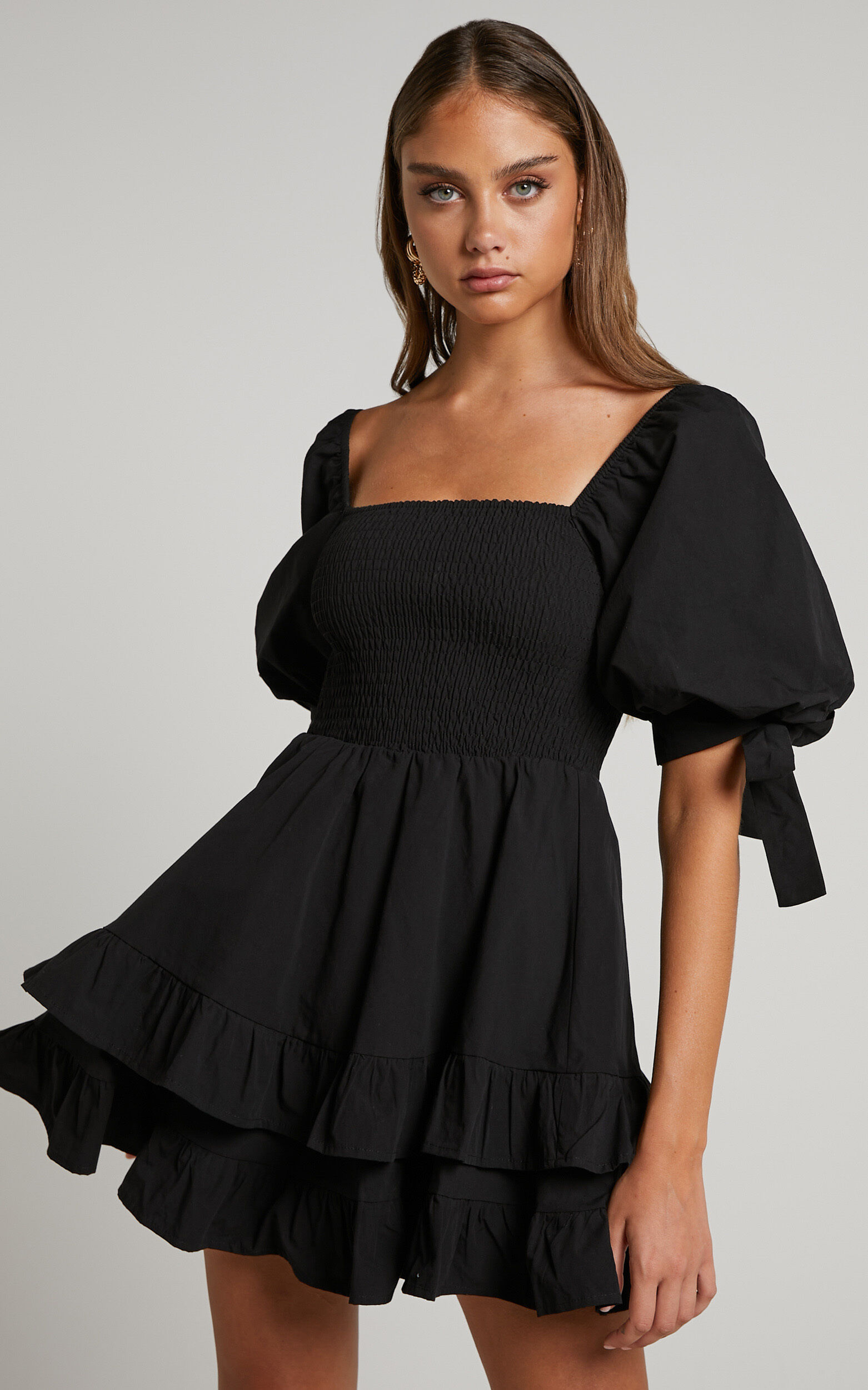 Short flowy black dress online