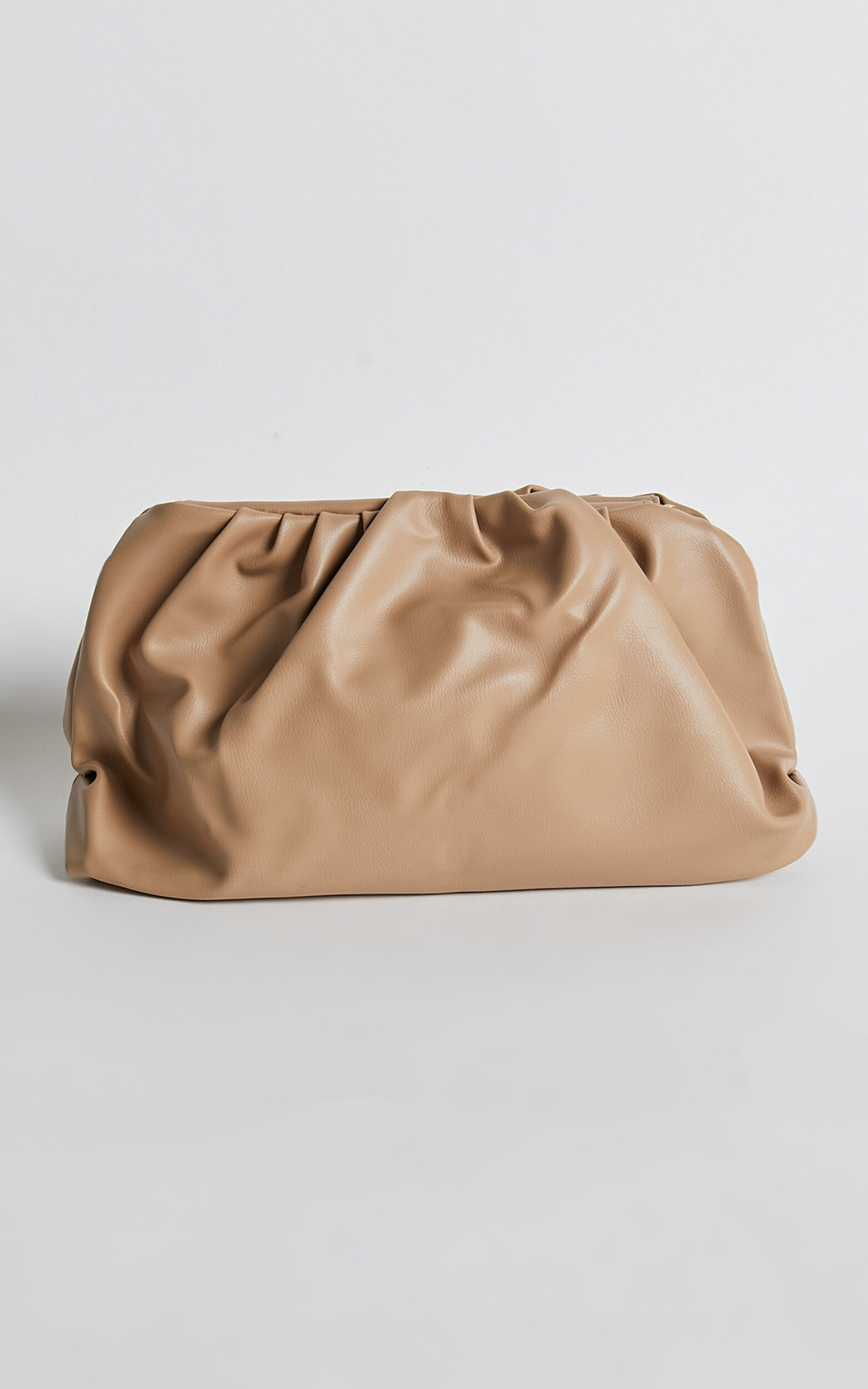 Slouch clutch 2025