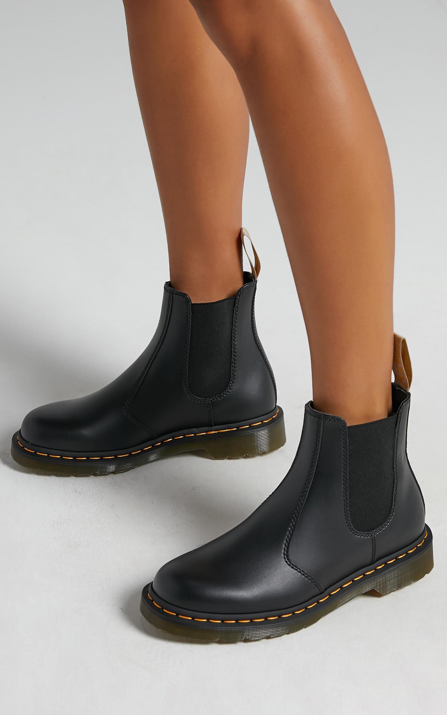 Dr martens 2976 shop vegan felix rub off