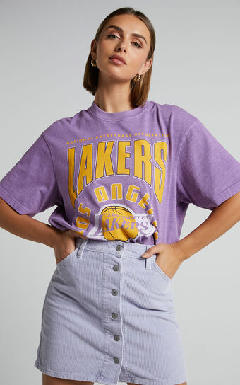 Mitchell & Ness - LA Lakers Division Arch Tee in Faded Purple