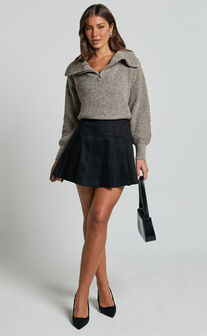 Cailin Mini Skirt - Pleated Skirt in Black